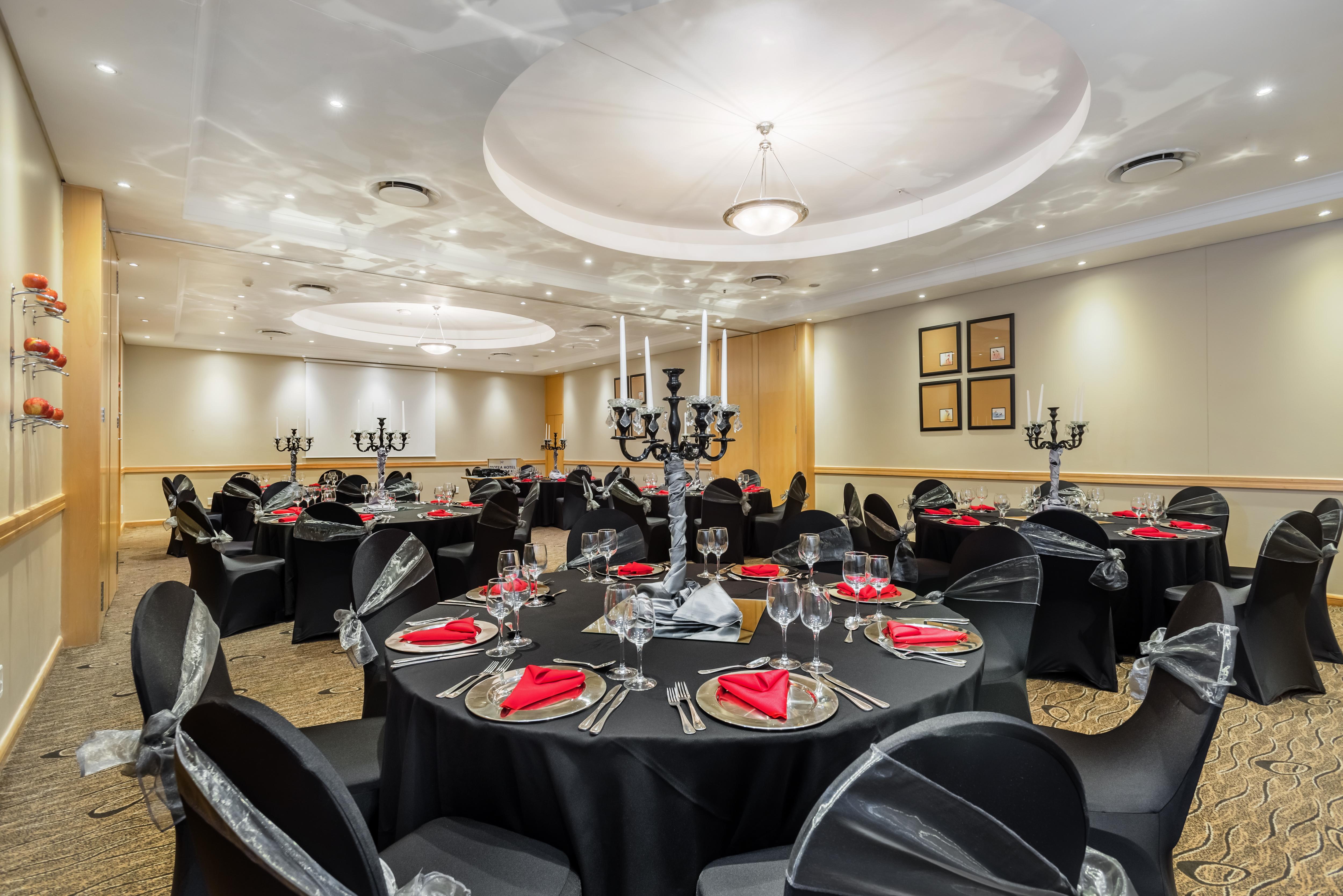 Protea Hotel By Marriott Johannesburg Wanderers Bagian luar foto