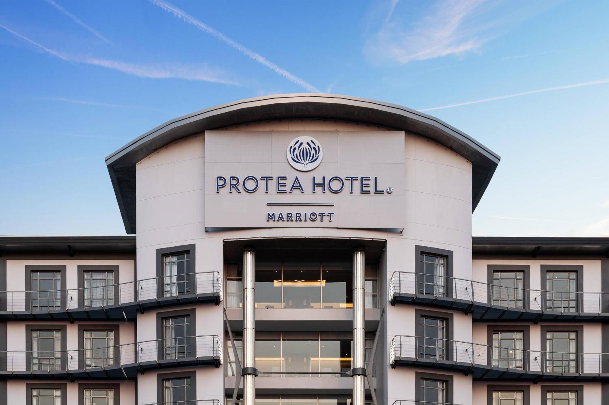 Protea Hotel By Marriott Johannesburg Wanderers Bagian luar foto